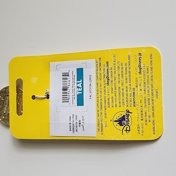 Disney Flair White Rabbit Keychain Bag Charm – Alice in Wonderland NWT - Picture 8 of 8